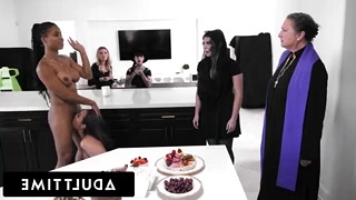 Free sucks in 69 pose in public