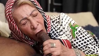 Pretty granny sucking the cock