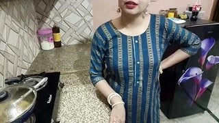 Seductress mama in the kitchen