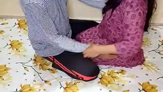 Good chick playing with vagina