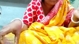 Kolkatan sister-in-law enjoying with bottle