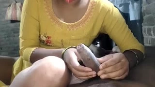 Gal giving blowjob in the village