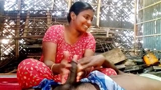 Boudi has sex with husband in the village