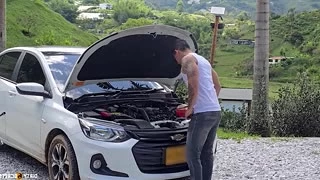 Wild has sex with stranger in the car